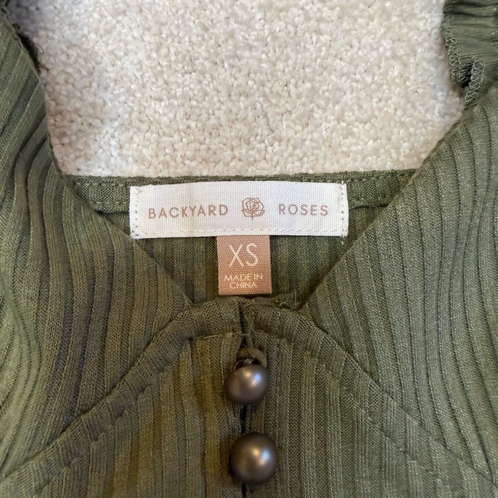 NWT Backyard Roses Green Ribbed Crop Top with Buttons and Ruffle Straps Size XS - Picture 4 of 6